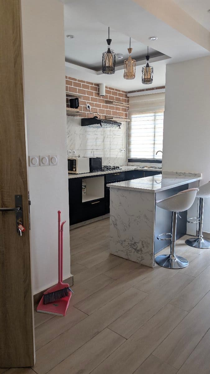 Studio Ultra Modern Essos 4