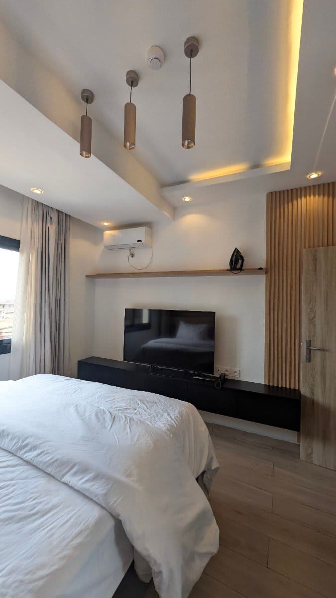 Studio Ultra Modern Essos 3