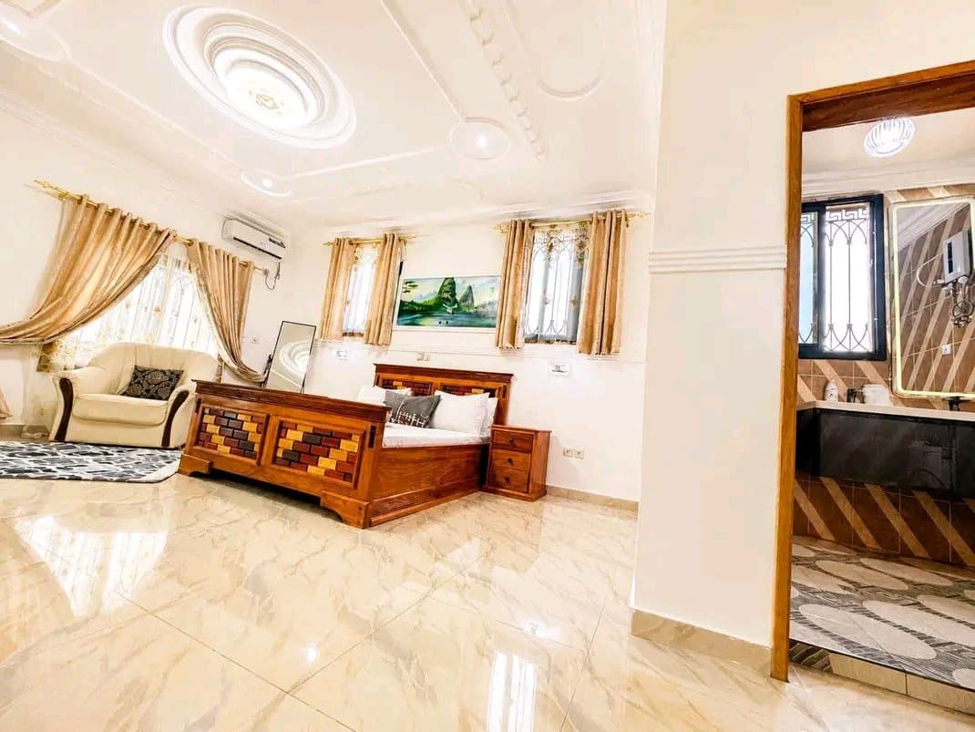 Villa Meublée 3 Chambres + Cour + Parking - Prix Doux kribi 4