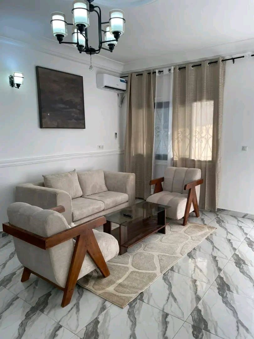 Chambre Propre Meublée Clim + WiFi - Prix Doux Yaoundé