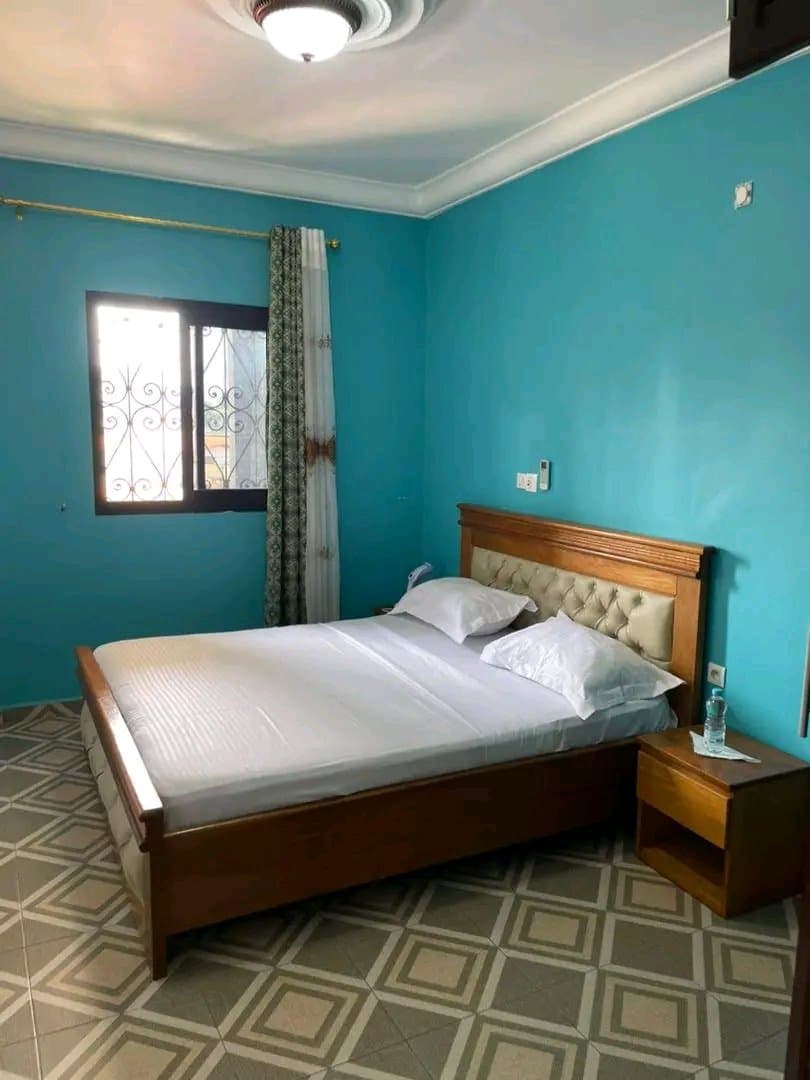 Chambre Propre Meublée Clim + WiFi - Prix Doux Yaoundé 2
