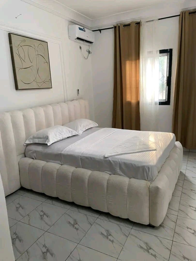 Chambre Propre Meublée Clim + WiFi - Prix Doux Yaoundé 4