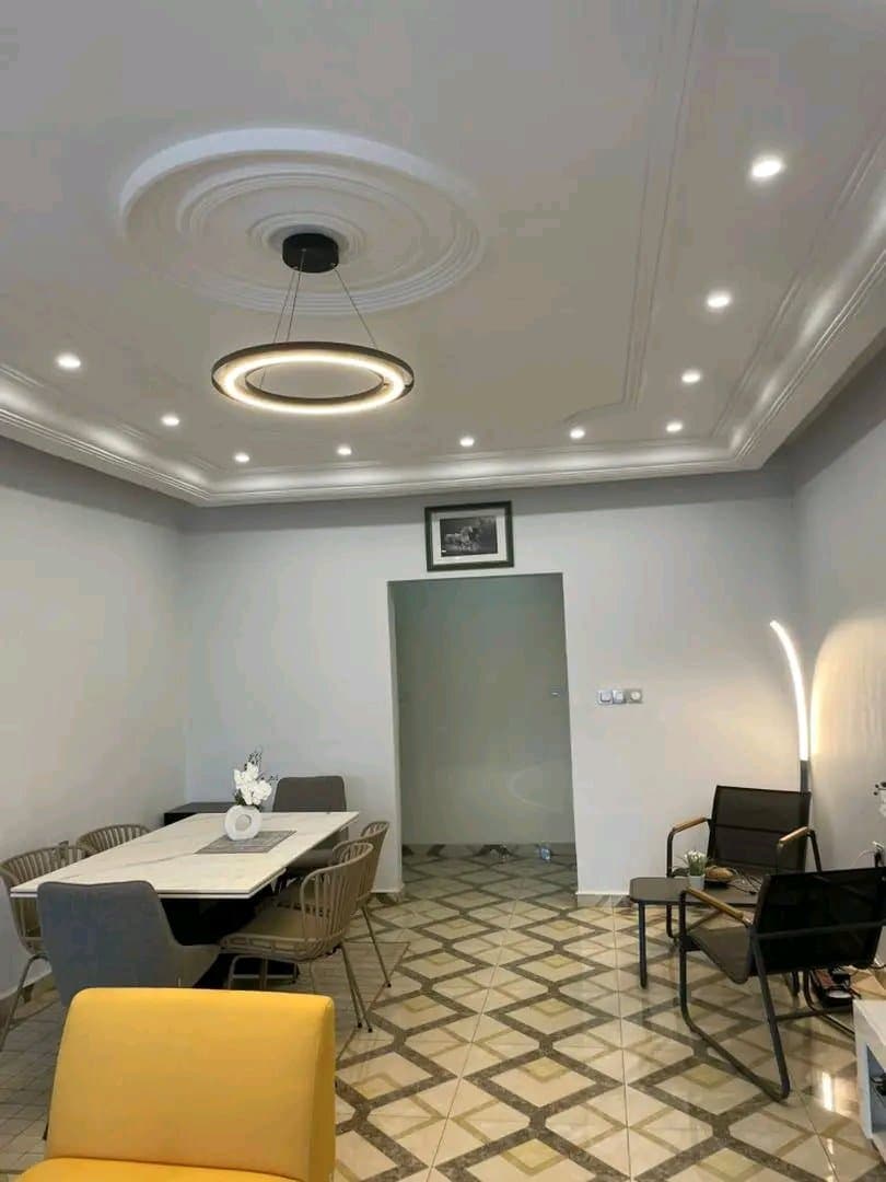 Chambre Propre Meublée Clim + WiFi - Prix Doux Yaoundé 7