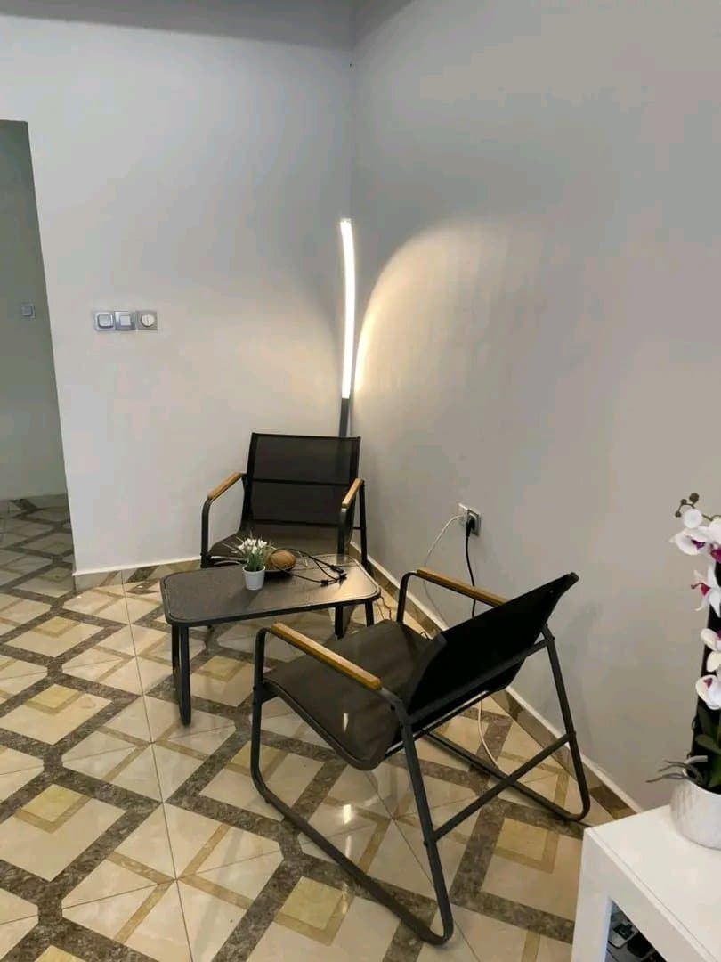 Chambre Propre Meublée Clim + WiFi - Prix Doux Yaoundé 8